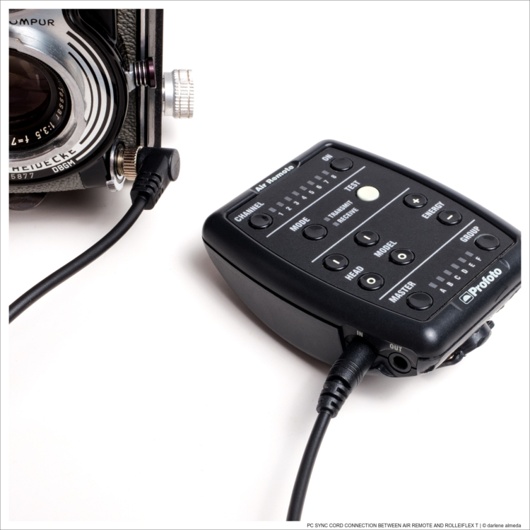 PC SYNC CORD CONNECTION BETWEEN AIR REMOTE AND ROLLEIFLEX T